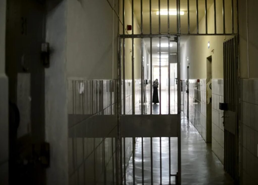 VIDEO// Adunau în „fondul” grupării bani pentru a susține organizația criminală condusă de așa-zisul hoț în lege “Kitaeț” din Republica Moldova 2 VIDEO// Percheziții în două penitenciare din Chișinău și Leova