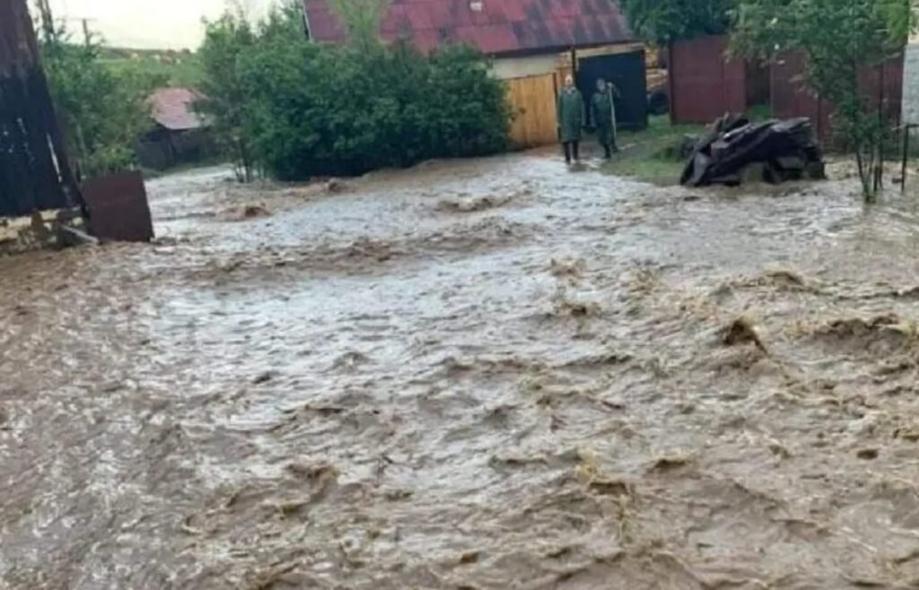 Risc major de inundaţii în judeţele Botoşani şi Iaşi. Avertismentul hidrologilor