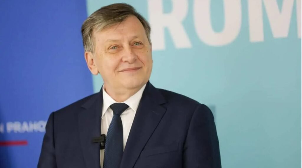 Crin Antonescu îşi recunoaşte înfrângerea: „Voturile au vorbit, cetăţenii au vorbit” 1 Crin Antonescu îşi recunoaşte înfrângerea: „Voturile au vorbit, cetăţenii au vorbit”