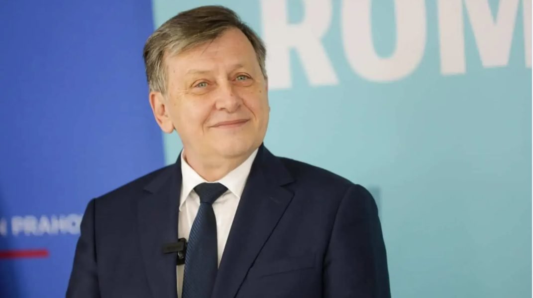 Crin Antonescu îşi recunoaşte înfrângerea: „Voturile au vorbit, cetăţenii au vorbit”