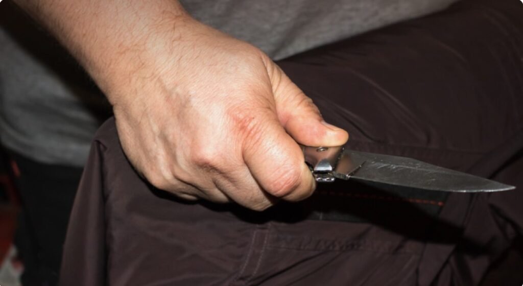 Un bărbat de 46 de ani condamnat la 7 ani de închisoare după ce i-a înfipt concubinei un cuțit în spate 1 Un bărbat de 46 de ani condamnat la 7 ani de închisoare după ce i-a înfipt concubinei un cuțit în spate