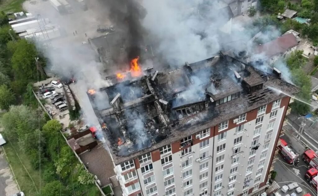 Ajutor financiar de urgență pentru familiile afectate de incendiul din Durlești - Guvernul oferă 10.000 de lei pentru fiecare gospodărie 1 Mai multe persoane au avut nevoie de îngrijiri medicale în urma incendiului de la Durlești