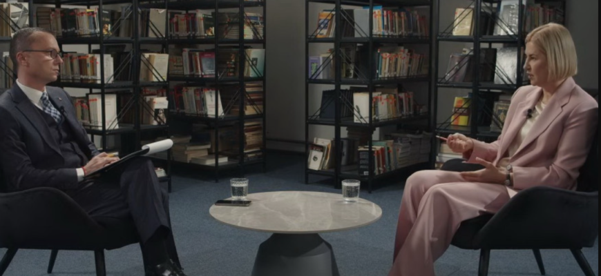 politiciana in context