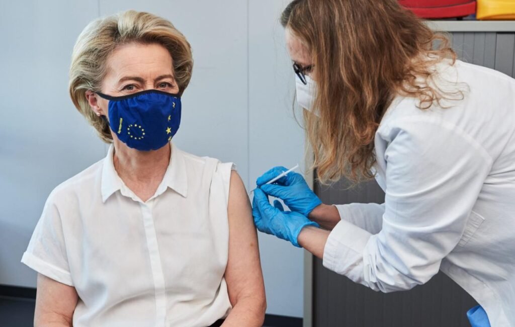 Scandalul „Pfizergate” escaladează - Curtea Europeană obligă Comisia Europeană să publice mesajele între von der Leyen și CEO-ul Pfizer