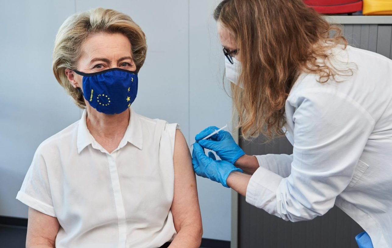 Scandalul „Pfizergate” escaladează - Curtea Europeană obligă Comisia Europeană să publice mesajele între von der Leyen și CEO-ul Pfizer