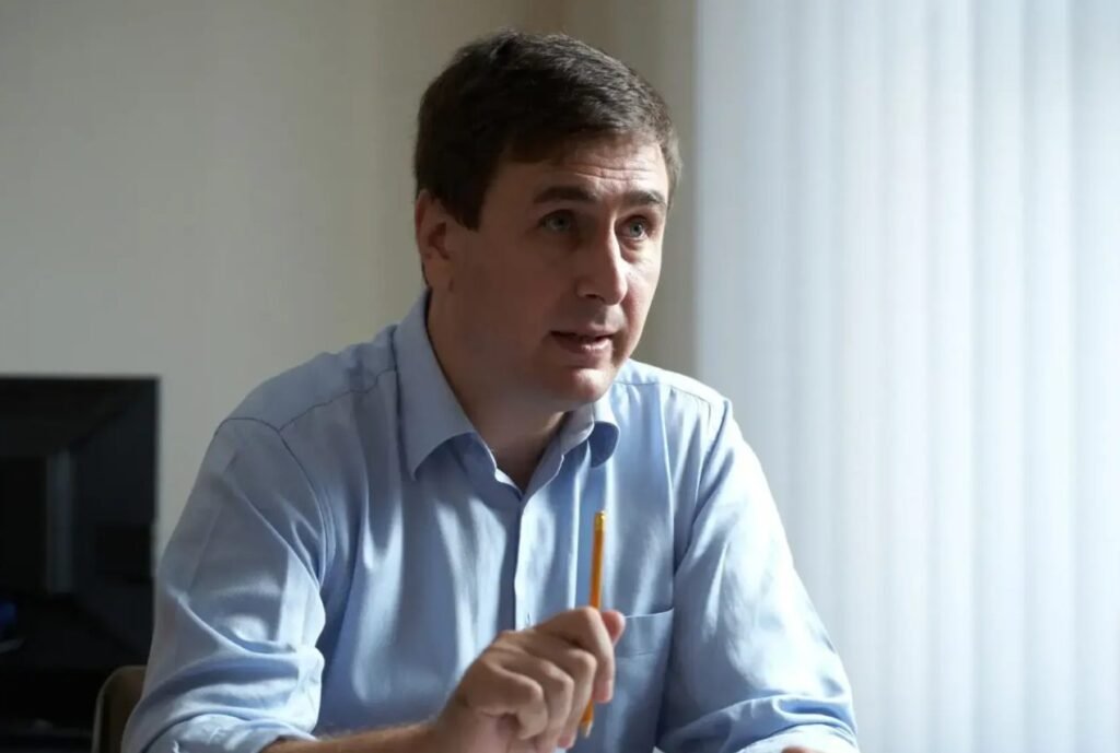 VIDEO// Veaceslav Ioniță: „Cei 1,9 miliarde de euro promiși acum de UE ajung, în mare parte, doar pentru a acoperi datoriile vechi și pentru a plăti dobânzile” 3 VIDEO// Veaceslav Ioniță: „Cei 1,9 miliarde de euro promiși acum de UE ajung, în mare parte, doar pentru a acoperi datoriile vechi și pentru a plăti dobânzile”