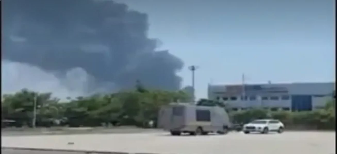 Un avion cu 242 de pasageri la bord s-a prăbușit într-o zonă chiar lângă aeroport