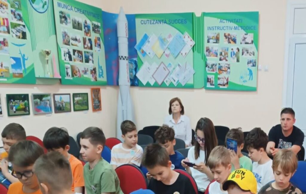 Copiii de la Tabăra „Regatul Pasiunilor” au avut parte de o lecție specială cu tematica ”Învinge poluarea cu plastic” 1 Copiii de la Tabăra „Regatul Pasiunilor” au avut parte de o lecție specială cu tematica ”Învinge poluarea cu plastic”