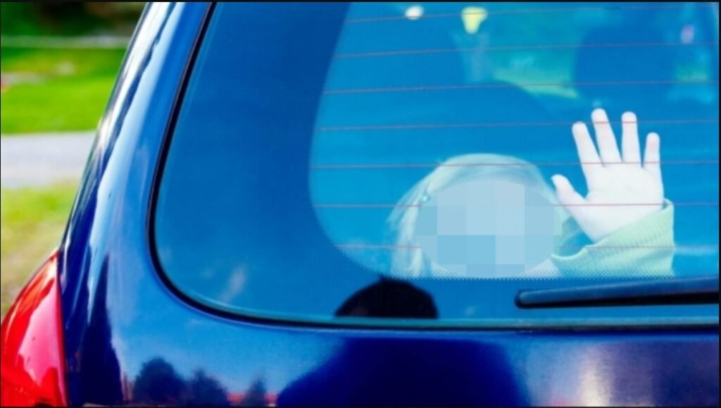 Două cazuri de copii blocați în autoturisme, semnalate la 112