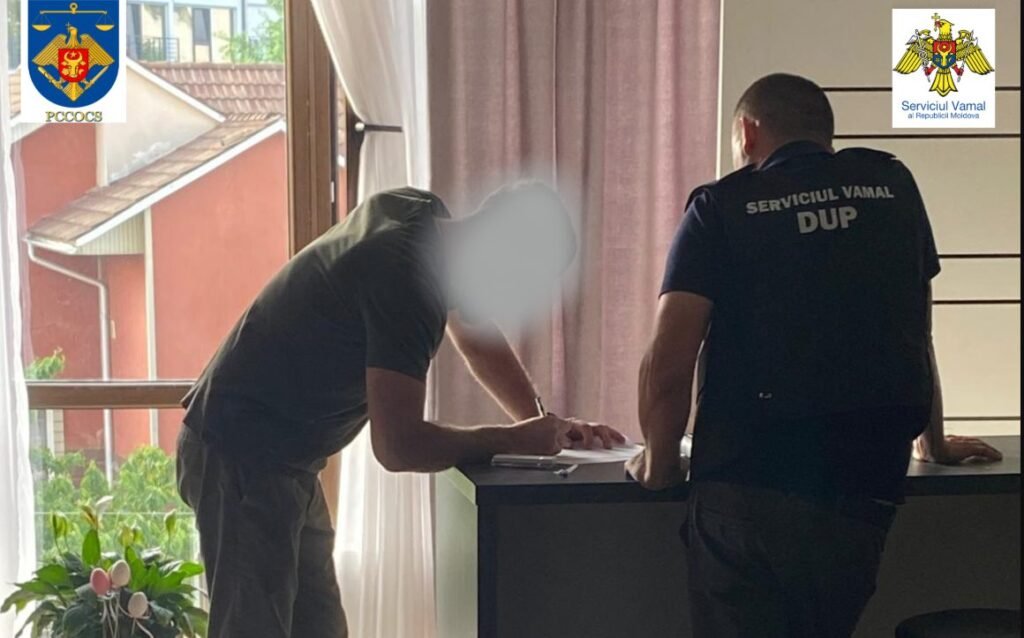 VIDEO// Identificați alți trei bănuiți în cazul tentativei de contrabandă cu 870.000 de țigări 2 VIDEO// Identificați alți trei bănuiți în cazul tentativei de contrabandă cu 870.000 de țigări
