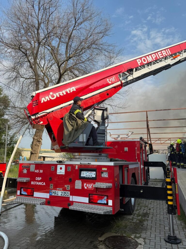 incendiu la un depozit