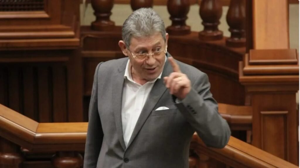 Mihai Ghimpu confirmă participarea formațiunii la parlamentarele din toamnă, însă cu o „echipă reînnoită” 1 Mihai Ghimpu confirmă participarea formațiunii la parlamentarele din toamnă, însă cu o „echipă reînnoită”