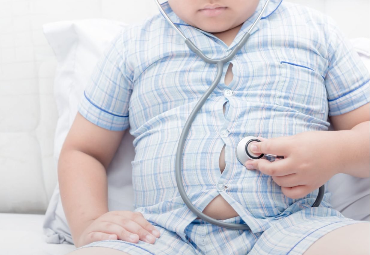 STUDIU// Obezitatea infantilă - risc mai crescut în a se confrunta cu hipertensiunea arterială la maturitate