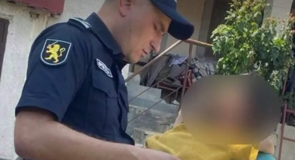 Un copil de 5 ani, surprins singur pe trotinetă printre mașini pe Calea Ieșilor. Poliția a intervenit prompt