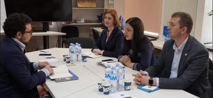 reprezentantii google si meta