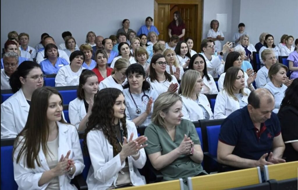 Ion Ceban, de Ziua lucrătorului medical: „Ați fost și sunteți în prima linie - profesioniști, cumpătați și grijulii față de fiecare pacient” 1 Ion Ceban, de Ziua lucrătorului medical: „Ați fost și sunteți în prima linie - profesioniști, cumpătați și grijulii față de fiecare pacient”