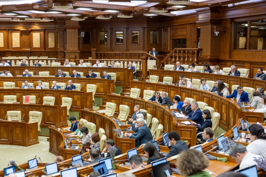 Autoritățile publice locale vor fi obligate să organizeze colectarea separată a deșeurilor 1 adoptat