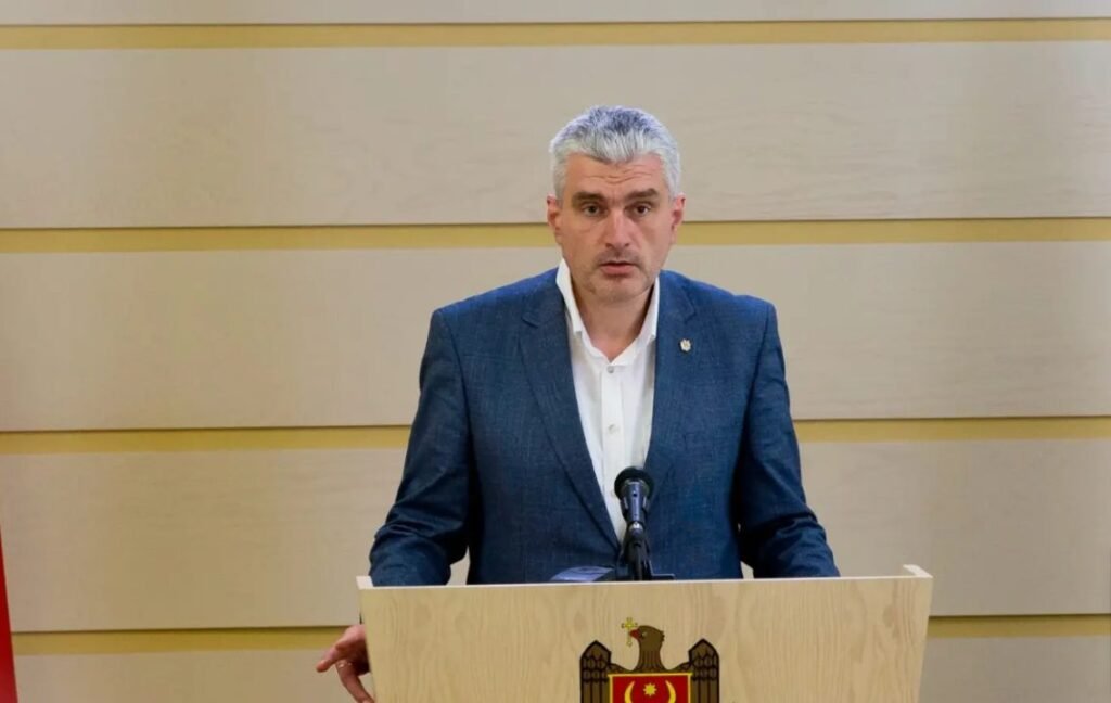 Alexandr Slusari: „Reducerea tarifului la energie electrică a fost întârziată și are tentă politică” 1 Alexandr Slusari: „Reducerea tarifului la energie electrică a fost întârziată și are tentă politică”