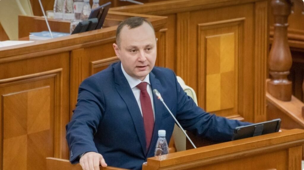 BCS nu are legătură cu numirea „băiatului cu scheme” la BNM. Socialiștii și comuniștii s-au alăturat protestului din fața parlamentului
