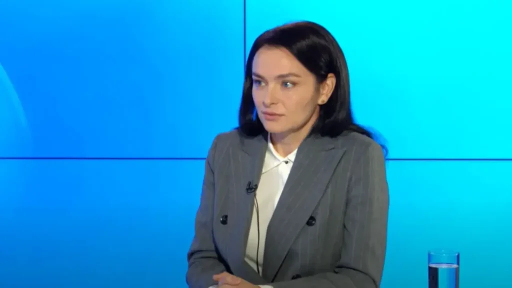 img 2465 1536x864 c default