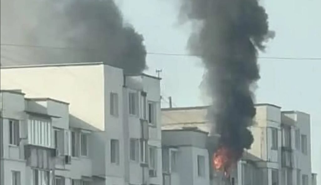 Incendiu într-un bloc de locuit din Chișinău - Pompierii au intervenit cu șase echipaje 1 Incendiu într-un bloc de locuit din Chișinău - Pompierii au intervenit cu șase echipaje