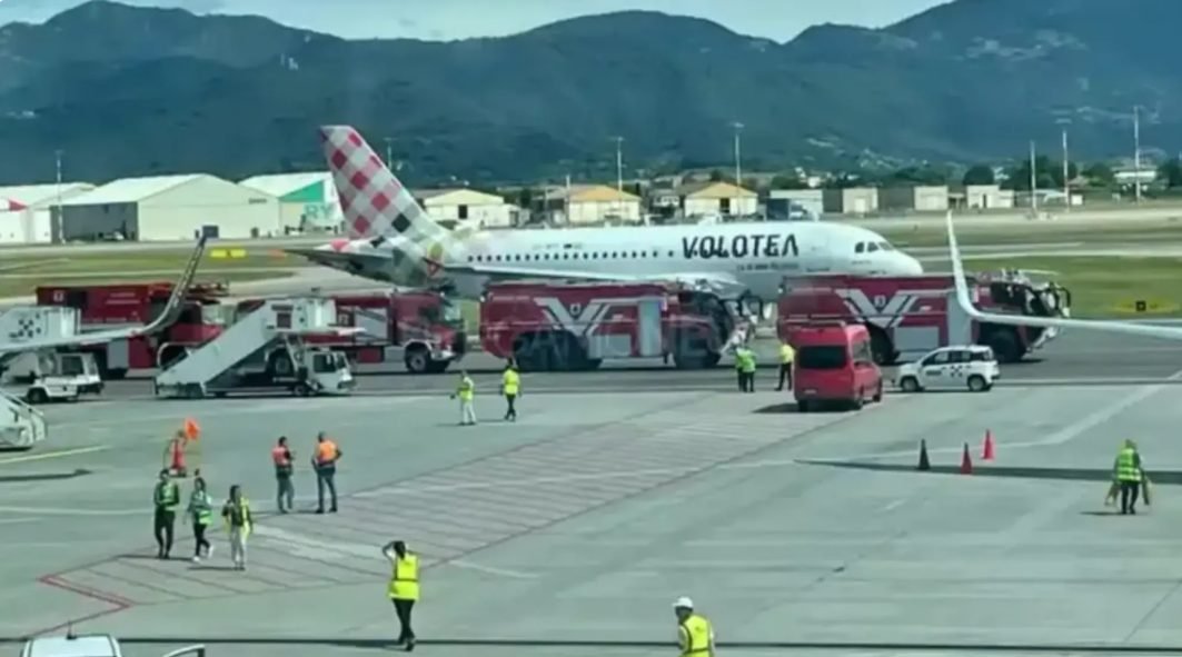 Incident şocant pe aeroportul din Bergamo. Un tânăr a murit aspirat de motorul unui avion, la decolare