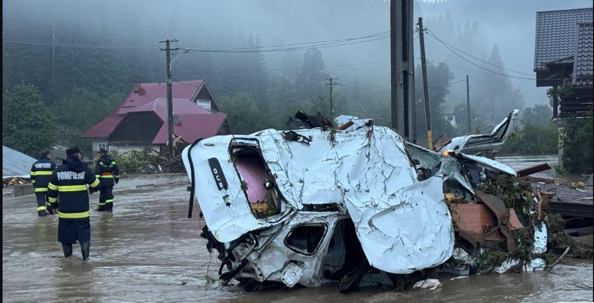 Inundaţii devastatoare în Suceava şi Piatra Neamţ - o persoană a murit, iar sute au fost evacuate