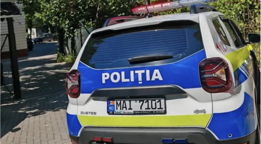 O „misiune specială” pentru doi polițiști din Chișinău - au escortat la maternitate o viitoare mămică aflată în travaliu