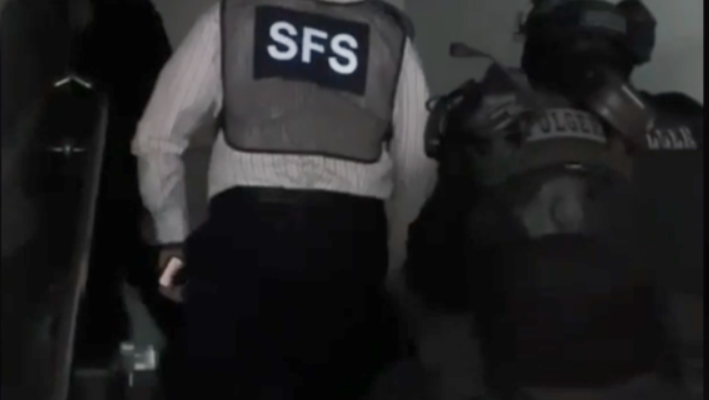 perchezitii la o companie