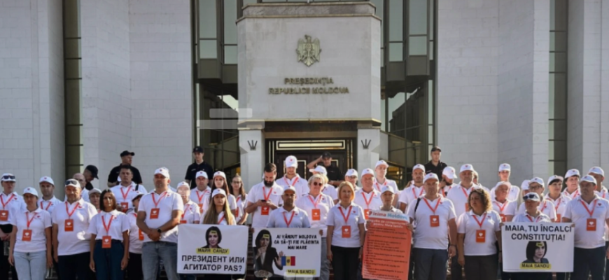 protest in fata presedintiei