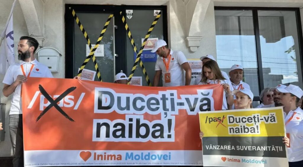 Protest matinal la sediul PAS. „Inima Moldovei”: "Există o singură cale – înlăturarea grupării „galbene” de la putere!" 1 protest la sediul pas