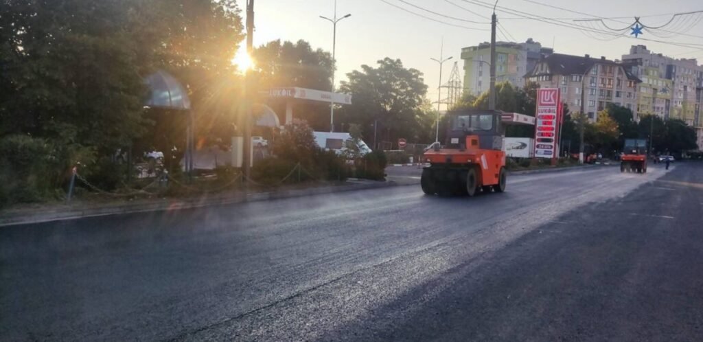 Strada Liviu Deleanu, aproape de finalizare: A început așternerea ultimului strat de asfalt 1 Strada Liviu Deleanu, aproape de finalizare: A început așternerea ultimului strat de asfalt