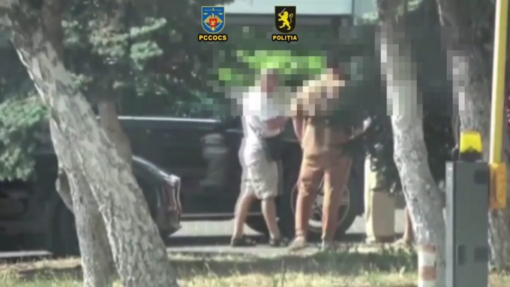 Patru membri ai unui grup criminal, reținuți pentru șantaj de proporții