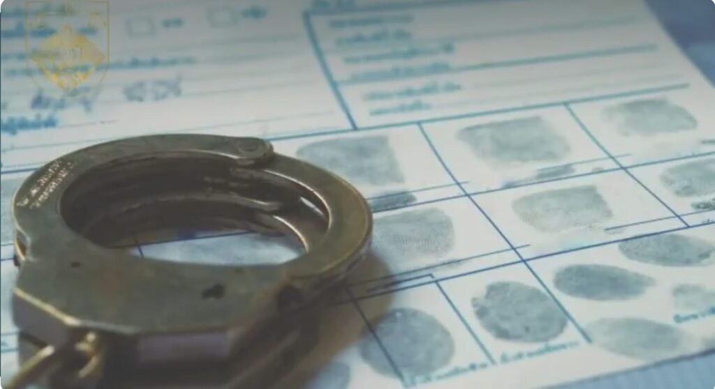 Un tânăr de 26 de ani riscă detenție pe viață după ce și-a omorât bunica de 82 de ani cu ciocanul