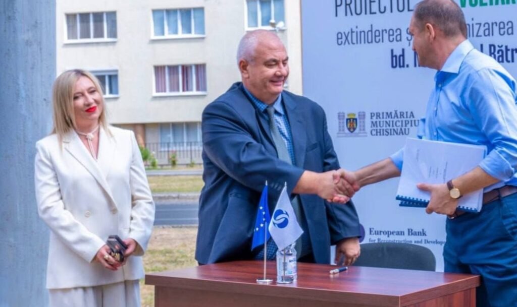 Chișinăul va beneficia de investiții de 74,3 milioane de euro pentru modernizarea infrastructurii urbane. Ion Ceban a semnat contractul cu BERD