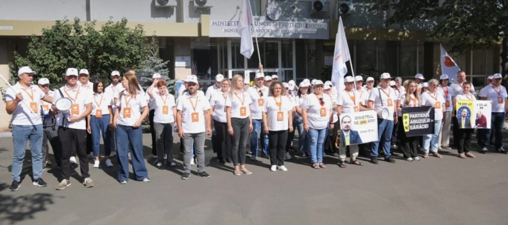 VIDEO// „Diagnosticul poporului” pentru Alexei Buzu – indiferență totală față de problemele poporului! „Inima Moldovei” a protestat la Ministerul Muncii 2 VIDEO// „Diagnosticul poporului” pentru Alexei Buzu – indiferență totală față de problemele poporului! „Inima Moldovei” a protestat la Ministerul Muncii