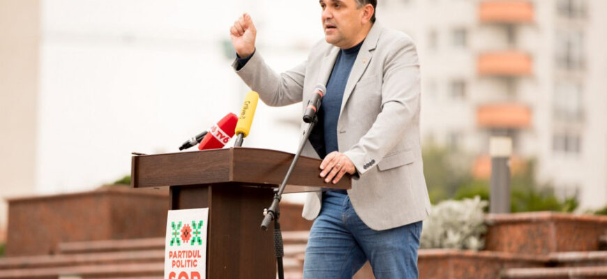 dinu turcanu a fost retinut de politie in timp ce incerca sa intre in curtea presedintiei oamenii legii au venit cu explicatii 187820 1664526898