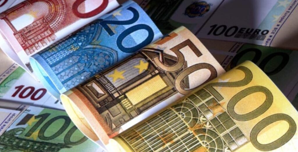 O străină de 45 de ani a încercat să iasă din țară, prin Aeroportul Internațional Chișinău, având 30 de mii de euro asupra sa 1 O străină de 45 de ani a încercat să iasă din țară, prin Aeroportul Internațional Chișinău, având 30 de mii de euro asupra sa
