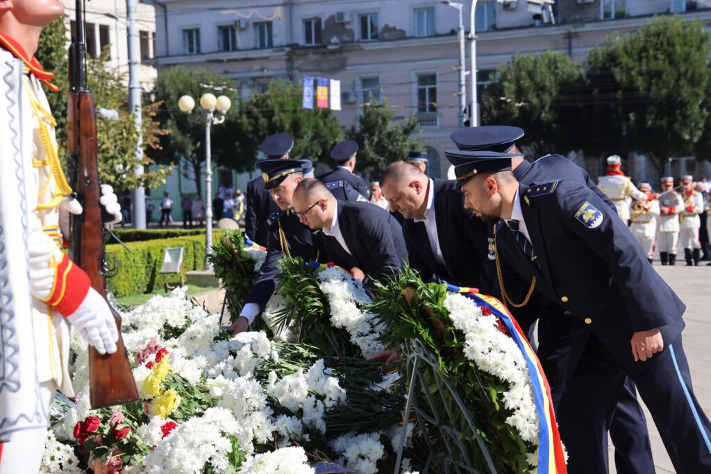 serviciul vamal a depus flori