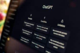 Apple lucrează la o aplicație în stil ChatGPT pentru a pregăti generația următoare de Siri 7 a close up of a computer screen with a menu on it