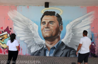 imaginea cu sotia lui charlie kirk 56226900