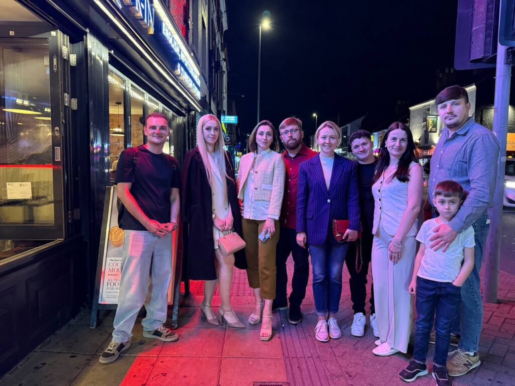 Candidații Blocului Electoral Patriotic s-au întâlnit cu diaspora din Italia, Marea Britanie și Franța 4 Candidații Blocului Electoral Patriotic s-au întâlnit cu diaspora din Italia, Marea Britanie și Franța