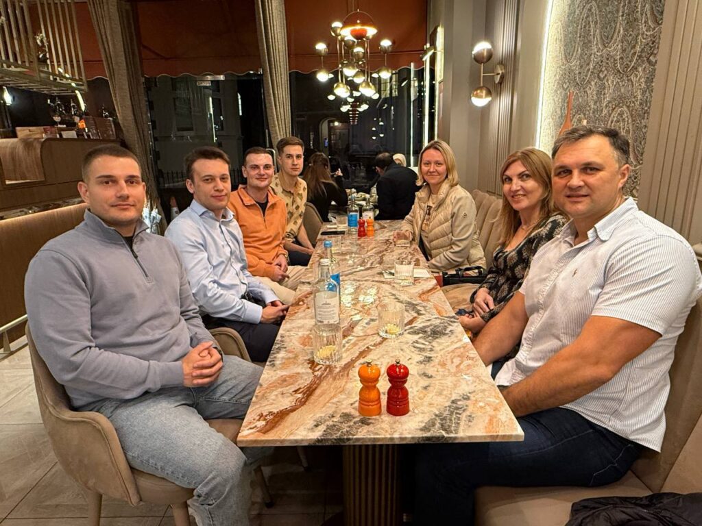 Candidații Blocului Electoral Patriotic s-au întâlnit cu diaspora din Italia, Marea Britanie și Franța 6 Candidații Blocului Electoral Patriotic s-au întâlnit cu diaspora din Italia, Marea Britanie și Franța