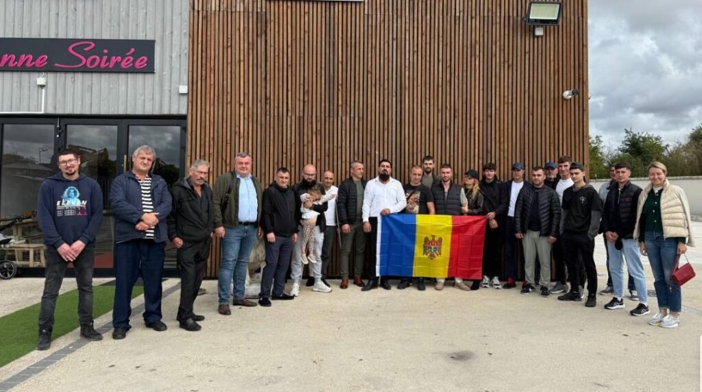 Candidații Blocului Electoral Patriotic s-au întâlnit cu diaspora din Italia, Marea Britanie și Franța 6 Candidații Blocului Electoral Patriotic s-au întâlnit cu diaspora din Italia, Marea Britanie și Franța