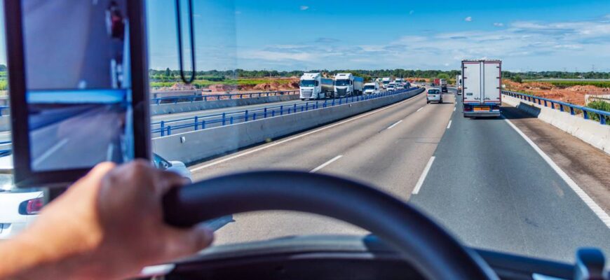 sofer tir volan masina