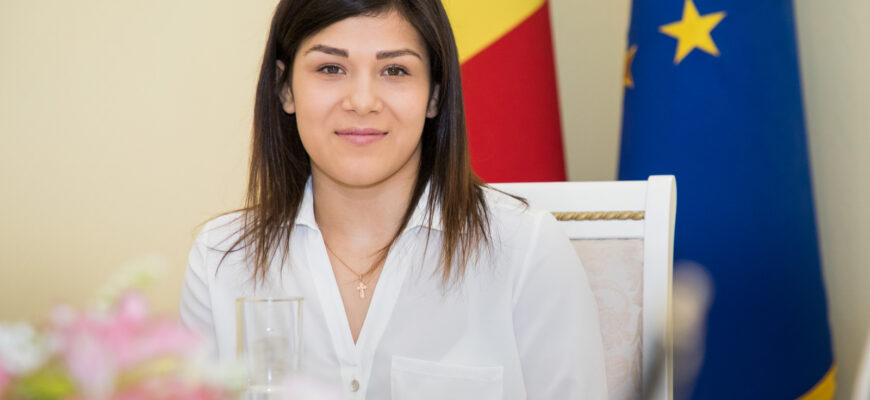 VIDEO// Anastasia Nichita deranjată că oamenii o compară cu fostul deputat Constantin Țuțu: ”Nu am ajuns din pod în parlament” 1 anastasia nichita guvern martie 2019