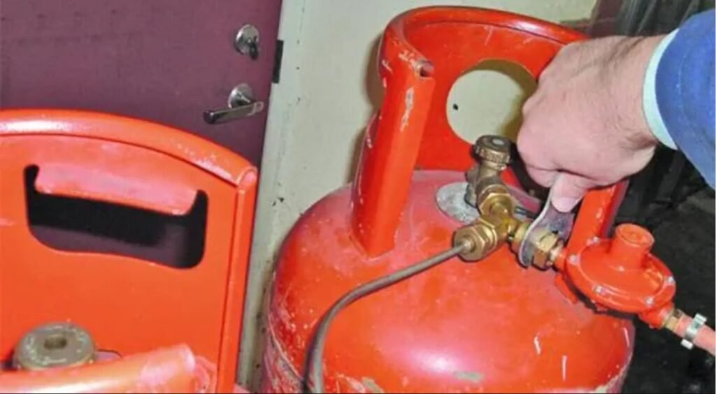 Explozie într-o locuință din Nisporeni: două fetițe de 12 și 2 ani s-au ales cu arsuri grave 1 Explozie într-o locuință din Nisporeni: două fetițe de 12 și 2 ani s-au ales cu arsuri grave