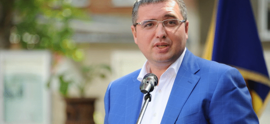 VIDEO// Schimb tăios de replici între Dinu Plîngău și Renato Usatîi în Parlament: ”N-am să permit la copii pierduți ca tine să-mi strice imaginea” 1 renato usatii