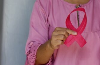 20.000 de femei au beneficiat de controale gratuite pentru depistarea cancerului mamar. Recomandările Ministerului Sănătății 6 woman in pink and white polka dot shirt