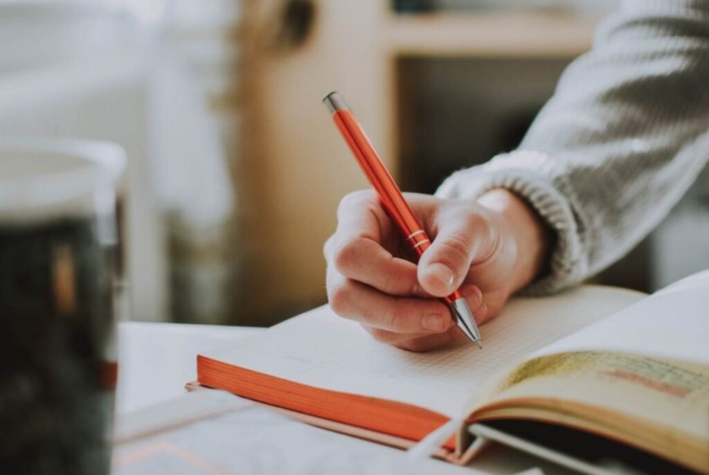 Doar studenții care au media academică mai mare de 6,5 vor beneficia de bursă